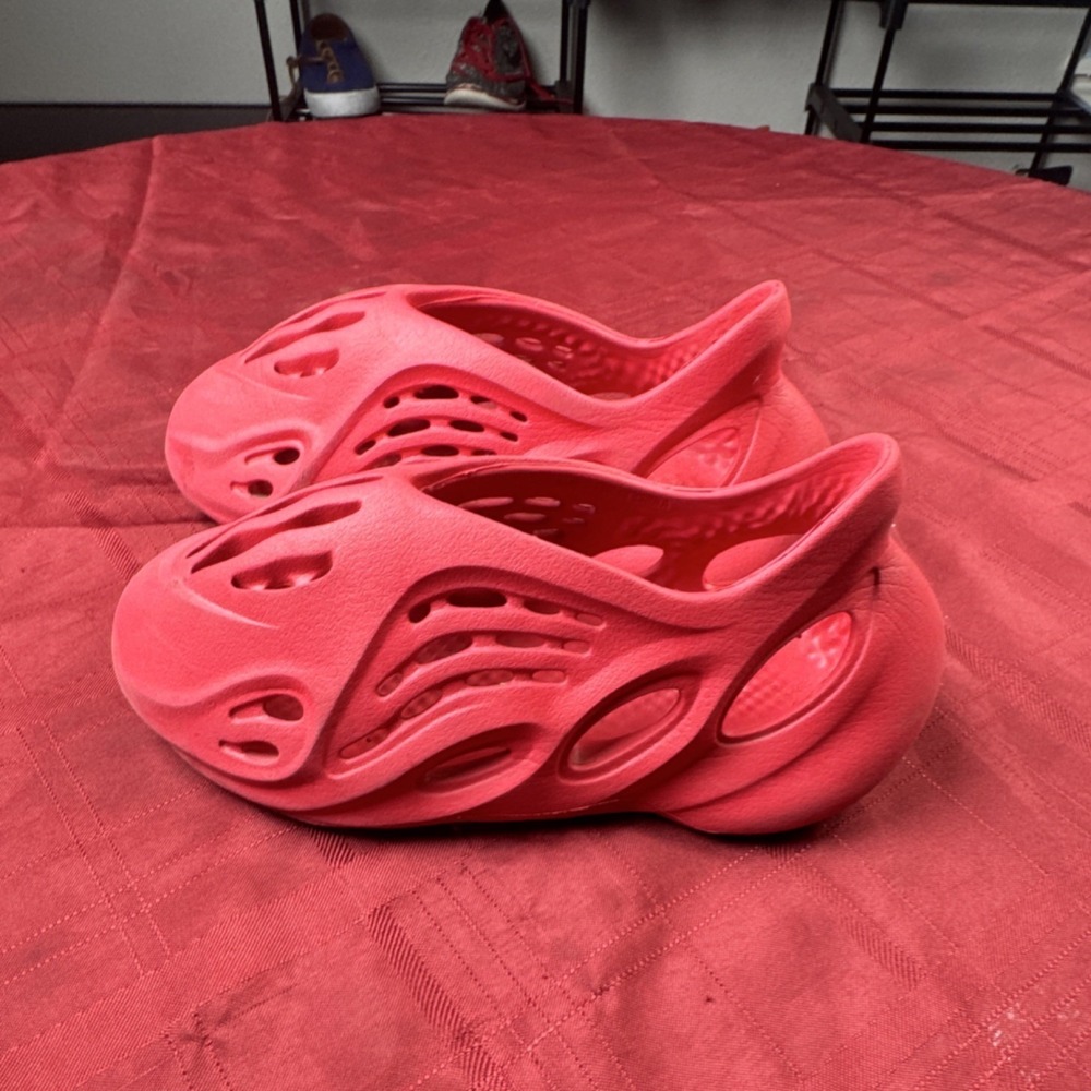 Red Cut-Out Slip-On Breathable Rubber Clog Shoes Men's Casual Summer - Picture 4 of 6